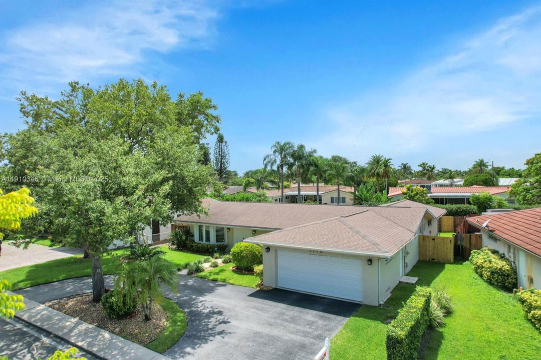 Active With Contract: $4,900 (3 beds, 2 baths, 2000 Square Feet)