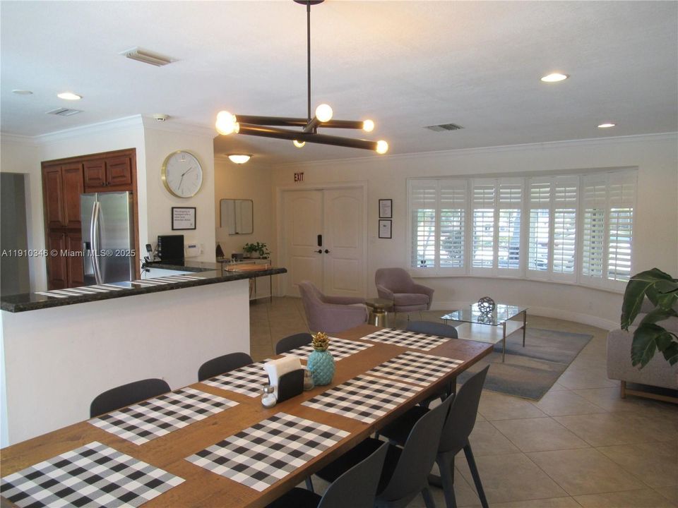 Active With Contract: $4,900 (3 beds, 2 baths, 2000 Square Feet)