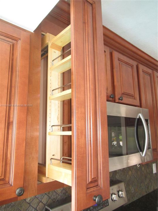 Active With Contract: $4,900 (3 beds, 2 baths, 2000 Square Feet)