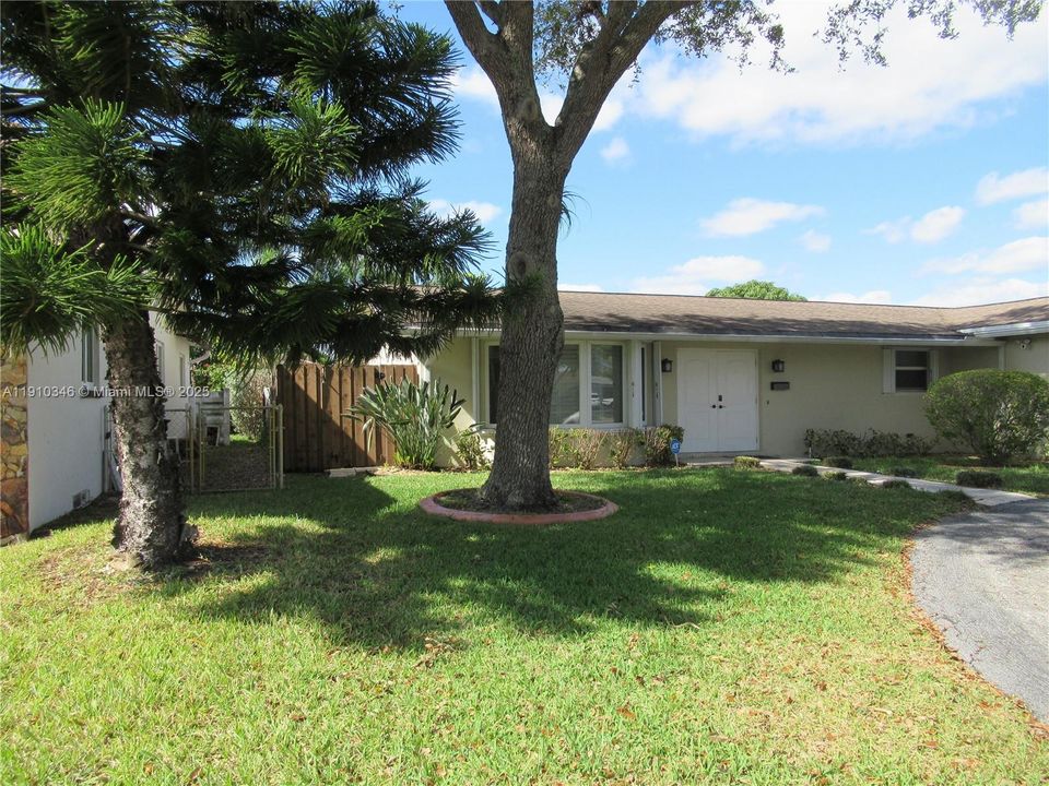 Active With Contract: $4,900 (3 beds, 2 baths, 2000 Square Feet)