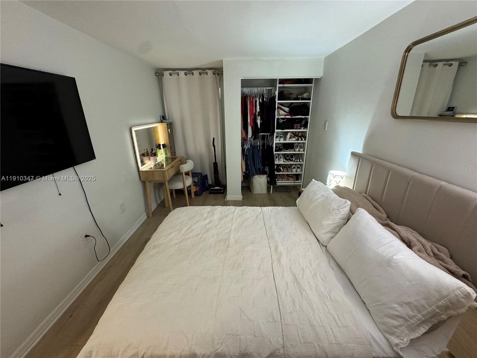 出租: $1,300 (0 贝兹, 1 浴室, 0 平方英尺)