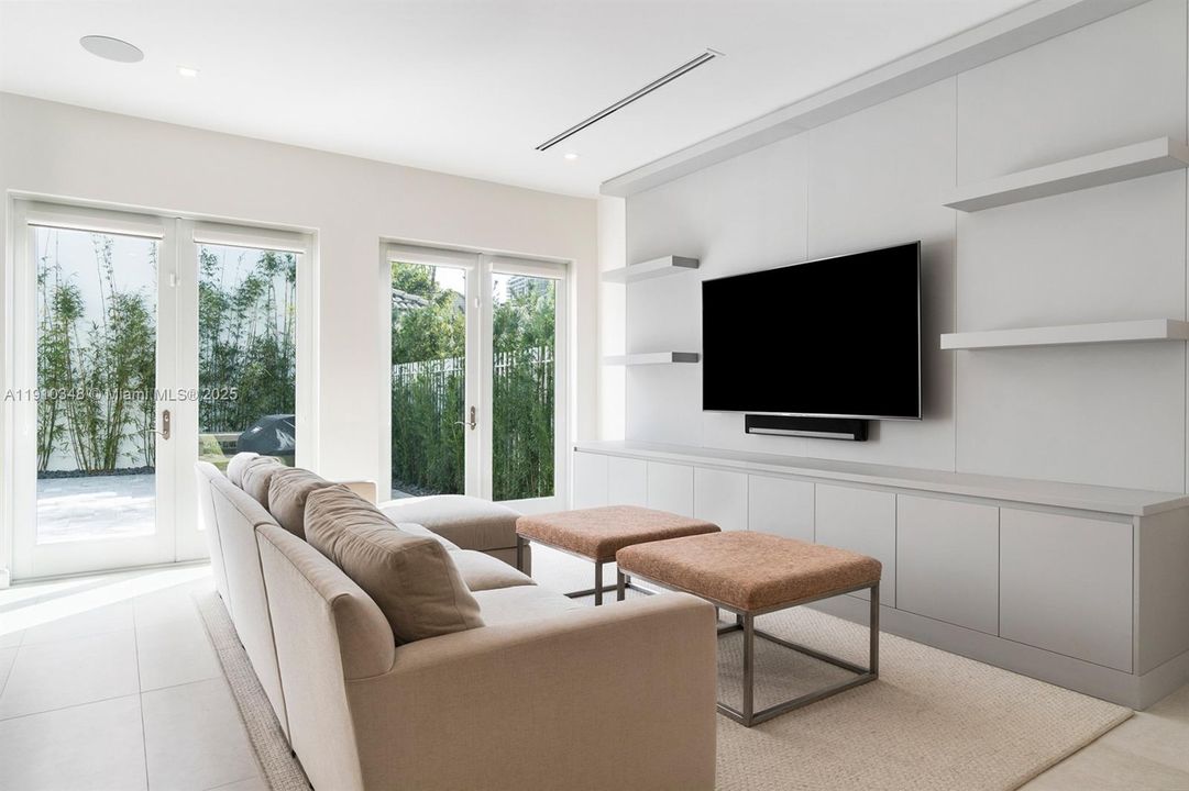 На продажу: $3,850,000 (5 спален, 5 ванн, 3511 Квадратных фут)