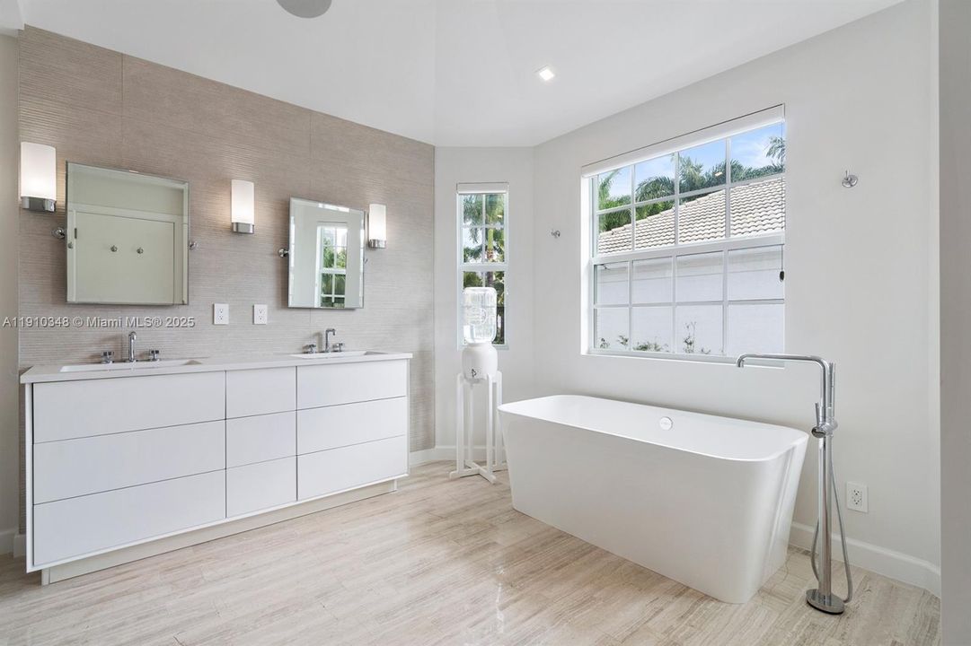 На продажу: $3,850,000 (5 спален, 5 ванн, 3511 Квадратных фут)