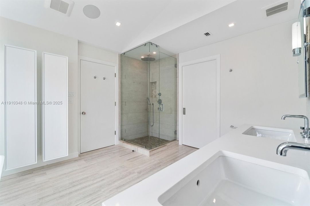 На продажу: $3,850,000 (5 спален, 5 ванн, 3511 Квадратных фут)