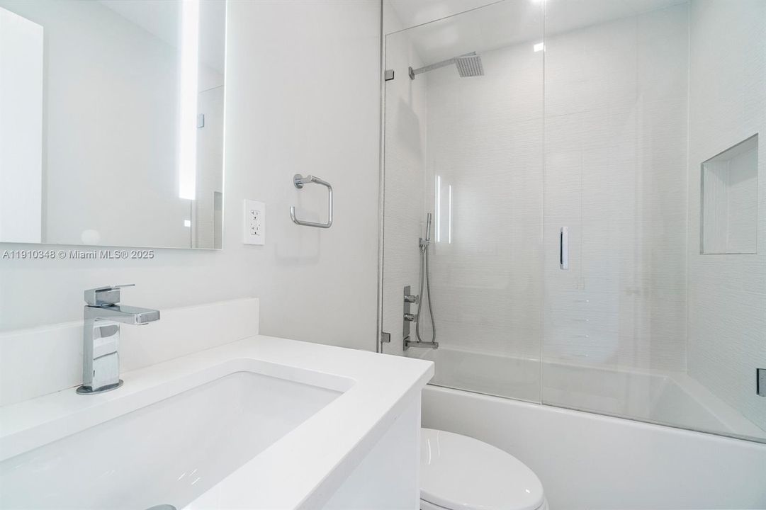 На продажу: $3,850,000 (5 спален, 5 ванн, 3511 Квадратных фут)