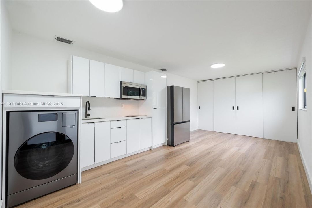 合同活跃: $649,000 (0 贝兹, 0 浴室, 1241 平方英尺)