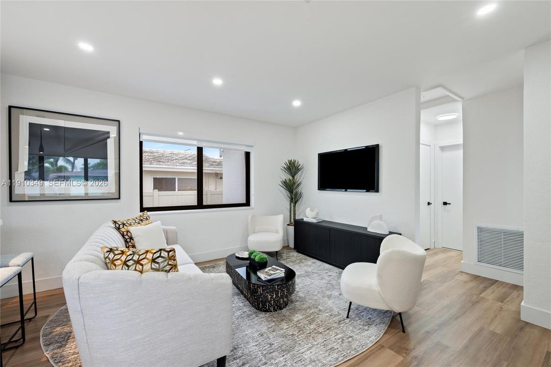 合同活跃: $649,000 (0 贝兹, 0 浴室, 1241 平方英尺)