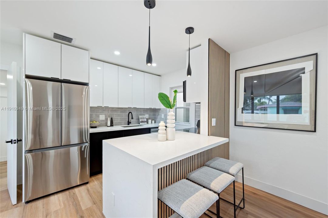 合同活跃: $649,000 (0 贝兹, 0 浴室, 1241 平方英尺)