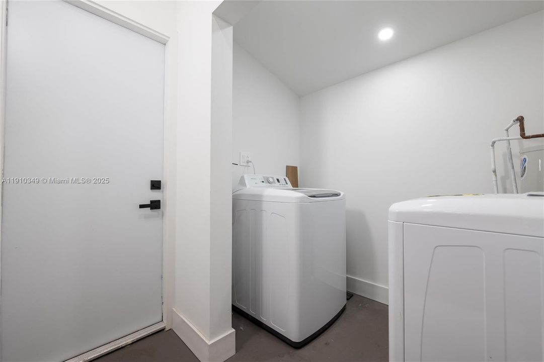 合同活跃: $649,000 (0 贝兹, 0 浴室, 1241 平方英尺)