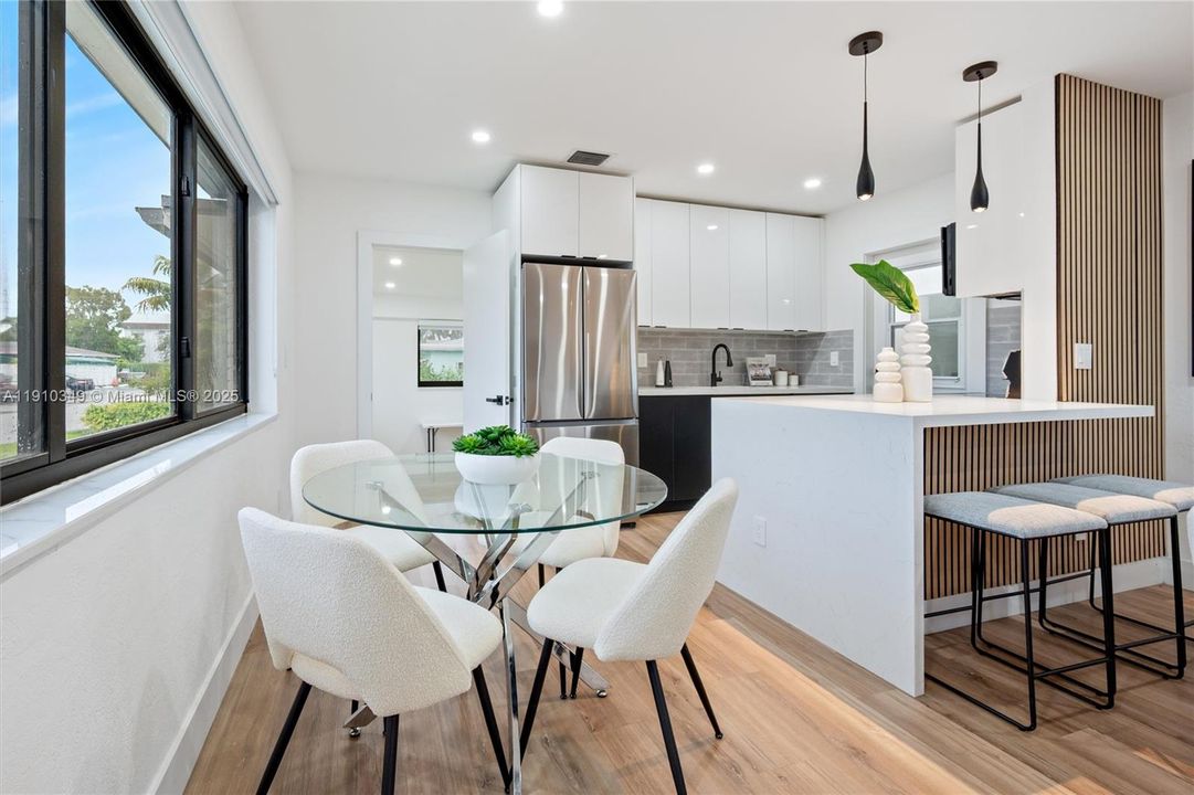 合同活跃: $649,000 (0 贝兹, 0 浴室, 1241 平方英尺)