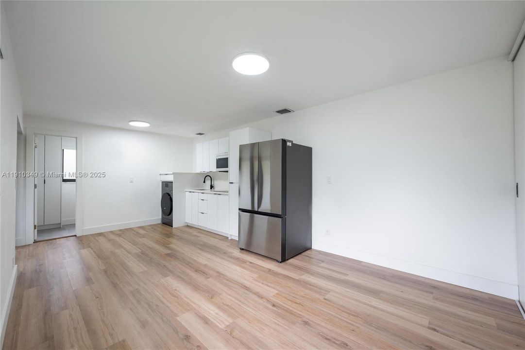 合同活跃: $649,000 (0 贝兹, 0 浴室, 1241 平方英尺)