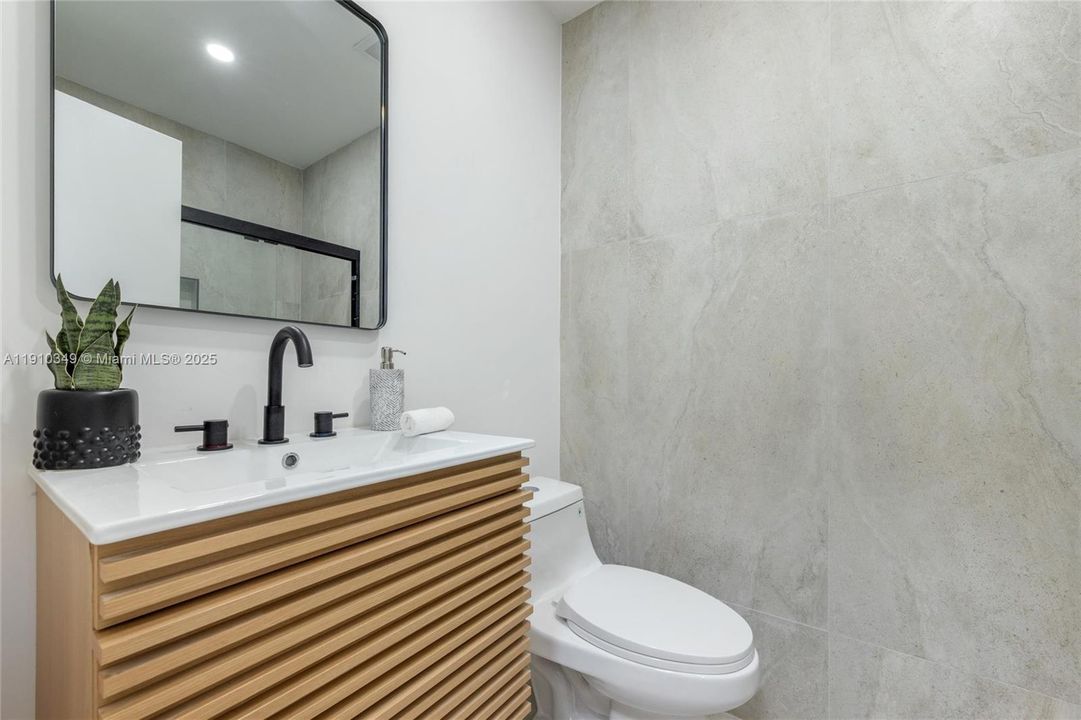 合同活跃: $649,000 (0 贝兹, 0 浴室, 1241 平方英尺)