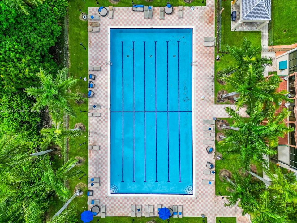 Под контрактом: $249,999 (2 спален, 2 ванн, 870 Квадратных фут)