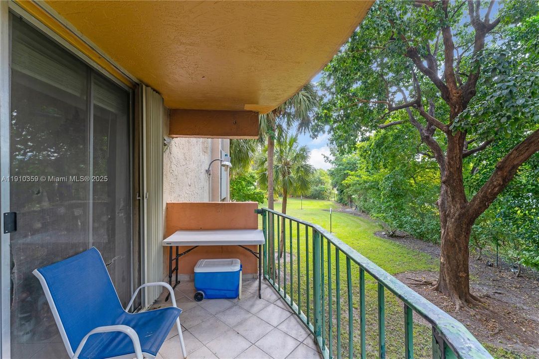 Под контрактом: $249,999 (2 спален, 2 ванн, 870 Квадратных фут)