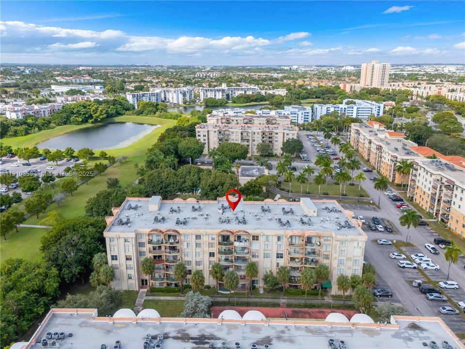 Под контрактом: $249,999 (2 спален, 2 ванн, 870 Квадратных фут)