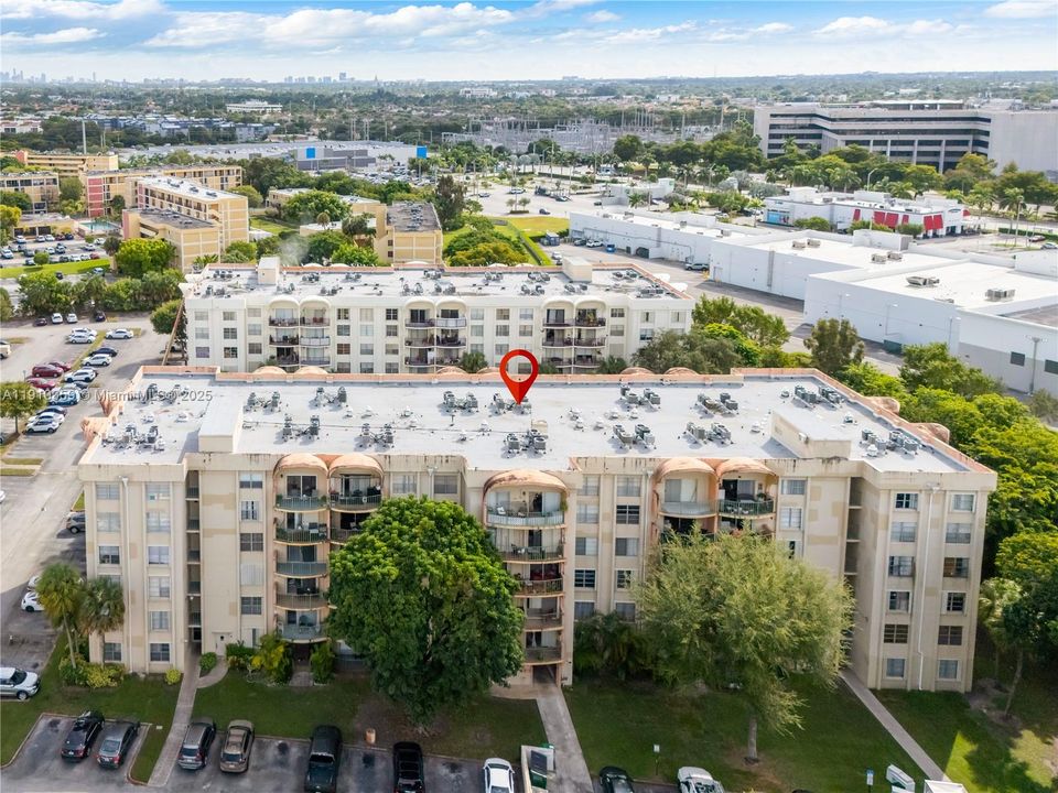 Под контрактом: $249,999 (2 спален, 2 ванн, 870 Квадратных фут)