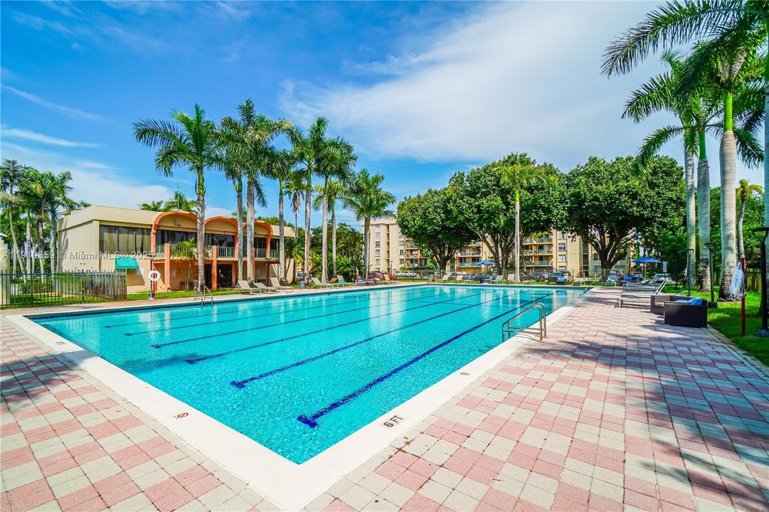 Под контрактом: $249,999 (2 спален, 2 ванн, 870 Квадратных фут)