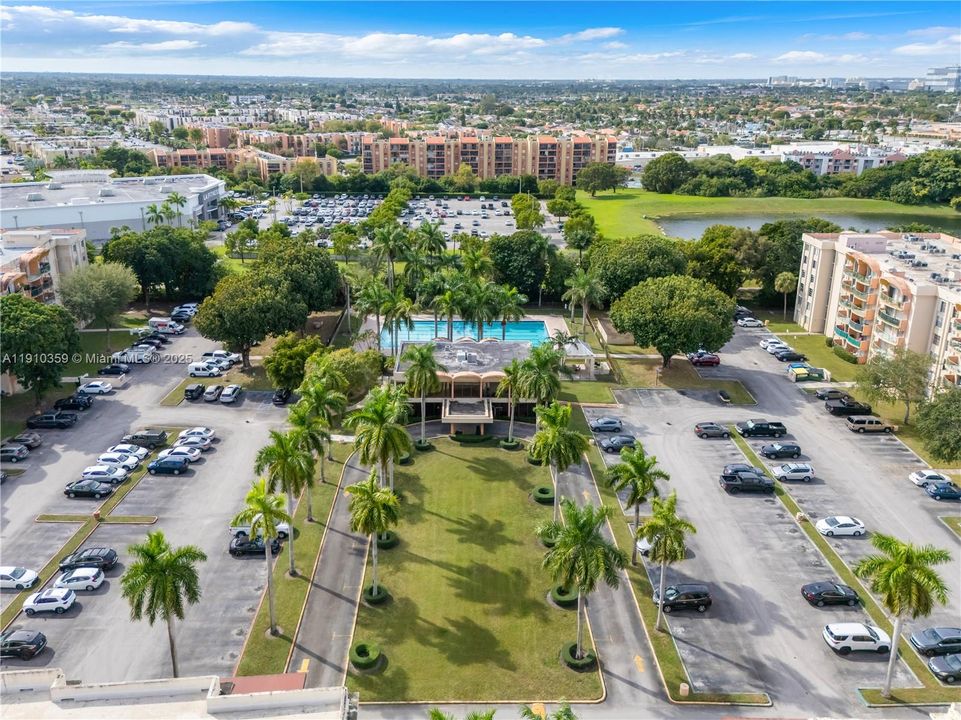 Под контрактом: $249,999 (2 спален, 2 ванн, 870 Квадратных фут)