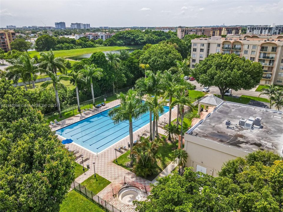 Под контрактом: $249,999 (2 спален, 2 ванн, 870 Квадратных фут)