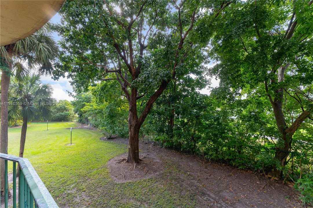 Под контрактом: $249,999 (2 спален, 2 ванн, 870 Квадратных фут)