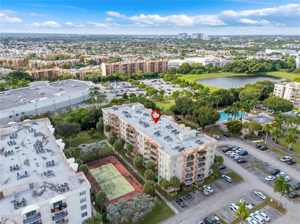 Под контрактом: $249,999 (2 спален, 2 ванн, 870 Квадратных фут)