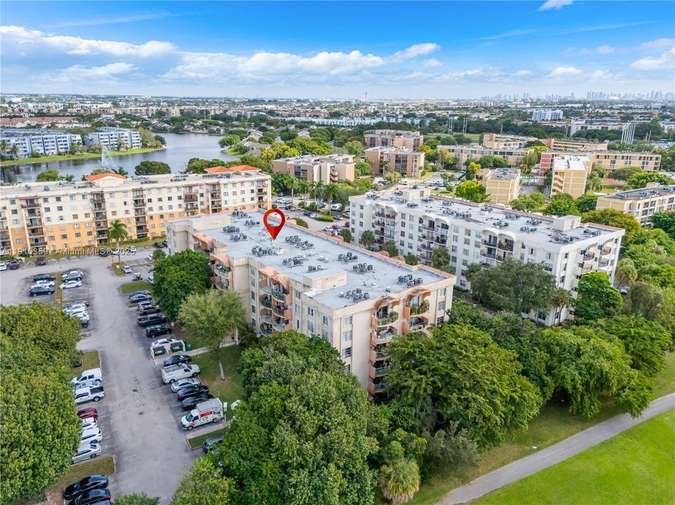 Под контрактом: $249,999 (2 спален, 2 ванн, 870 Квадратных фут)