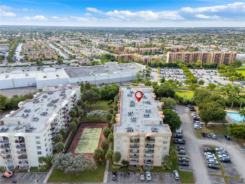 Под контрактом: $249,999 (2 спален, 2 ванн, 870 Квадратных фут)