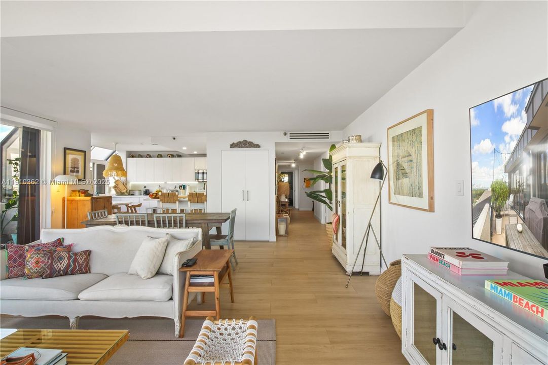 待售: $2,900,300 (3 贝兹, 3 浴室, 2328 平方英尺)