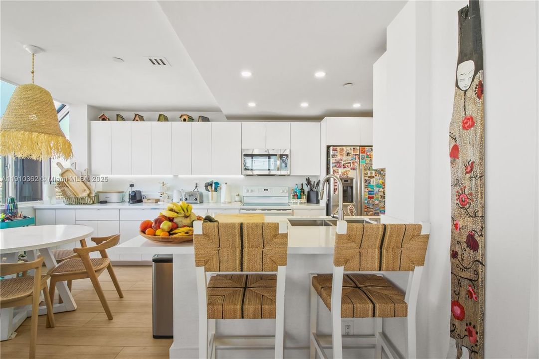 待售: $2,900,300 (3 贝兹, 3 浴室, 2328 平方英尺)