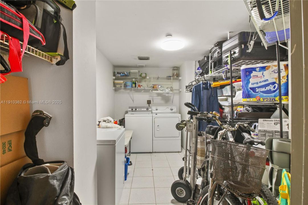 待售: $2,900,300 (3 贝兹, 3 浴室, 2328 平方英尺)