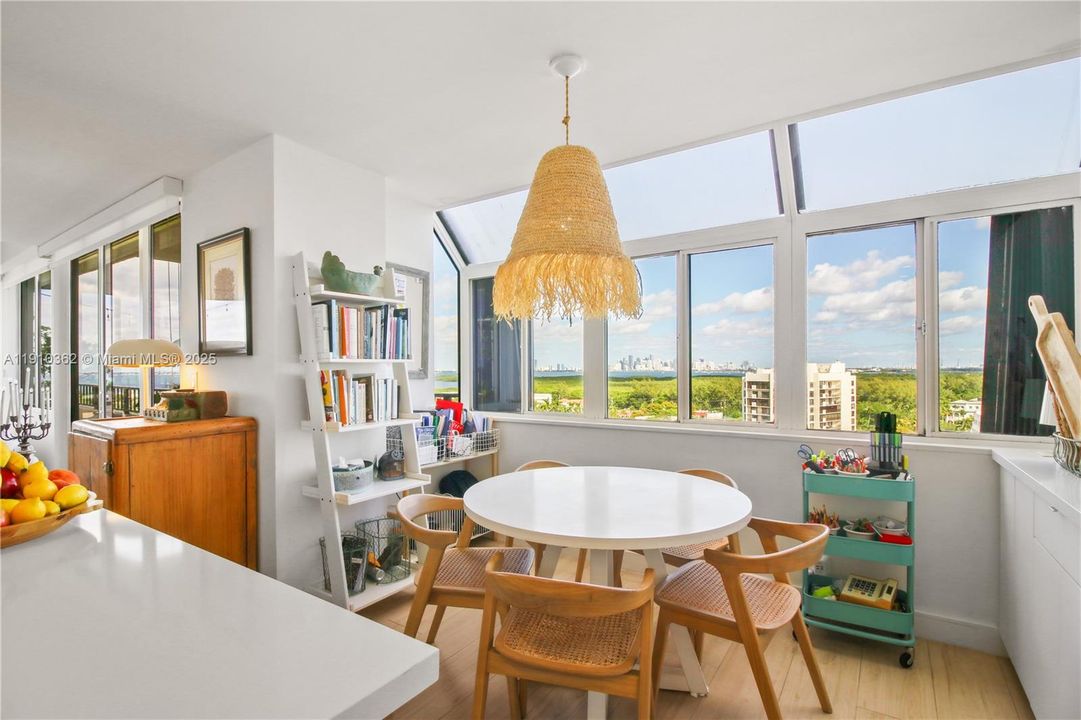 待售: $2,900,300 (3 贝兹, 3 浴室, 2328 平方英尺)