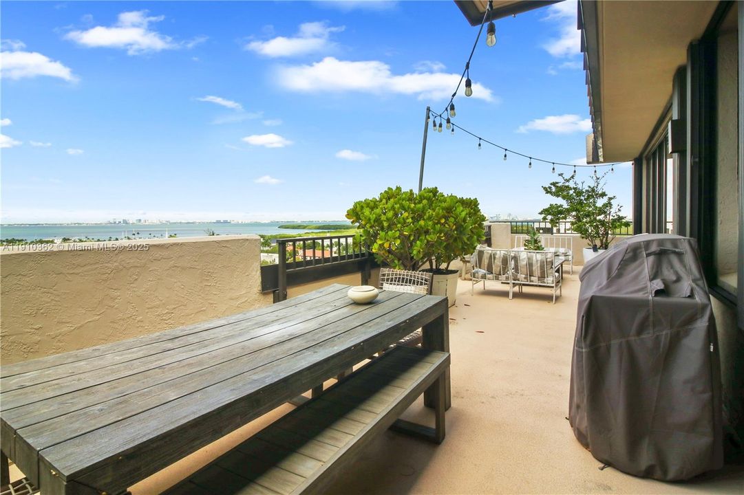 待售: $2,900,300 (3 贝兹, 3 浴室, 2328 平方英尺)