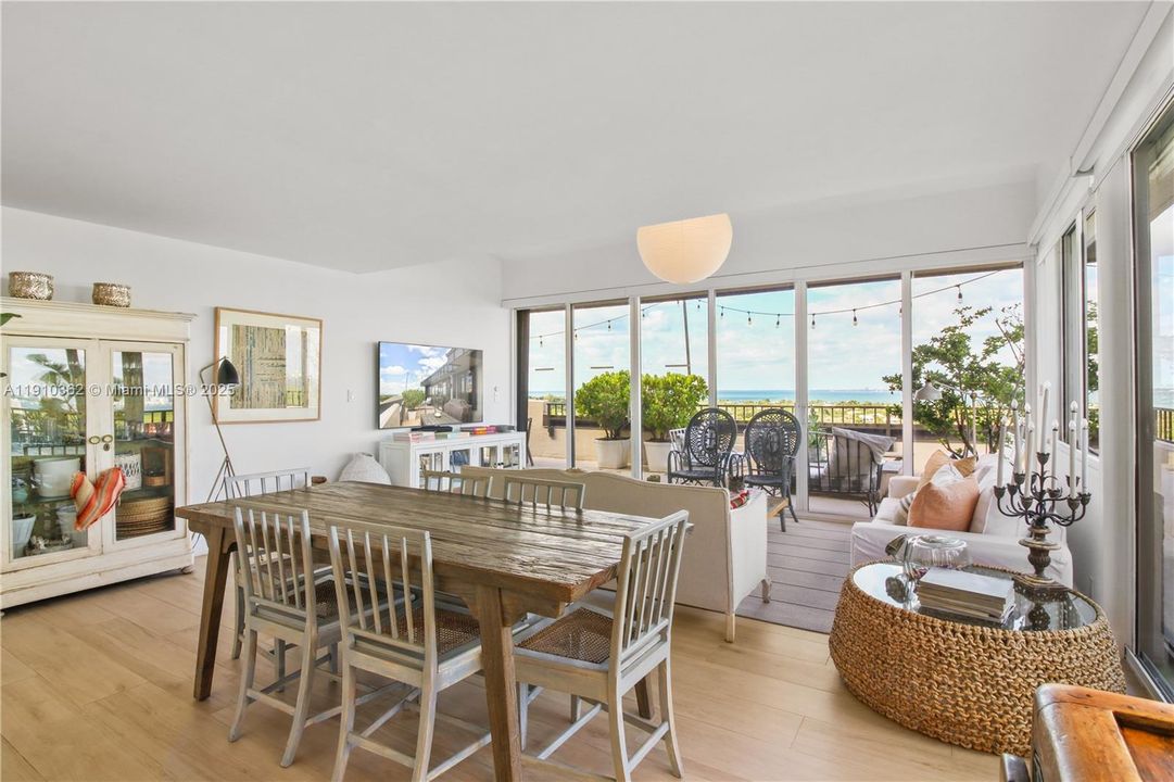 待售: $2,900,300 (3 贝兹, 3 浴室, 2328 平方英尺)