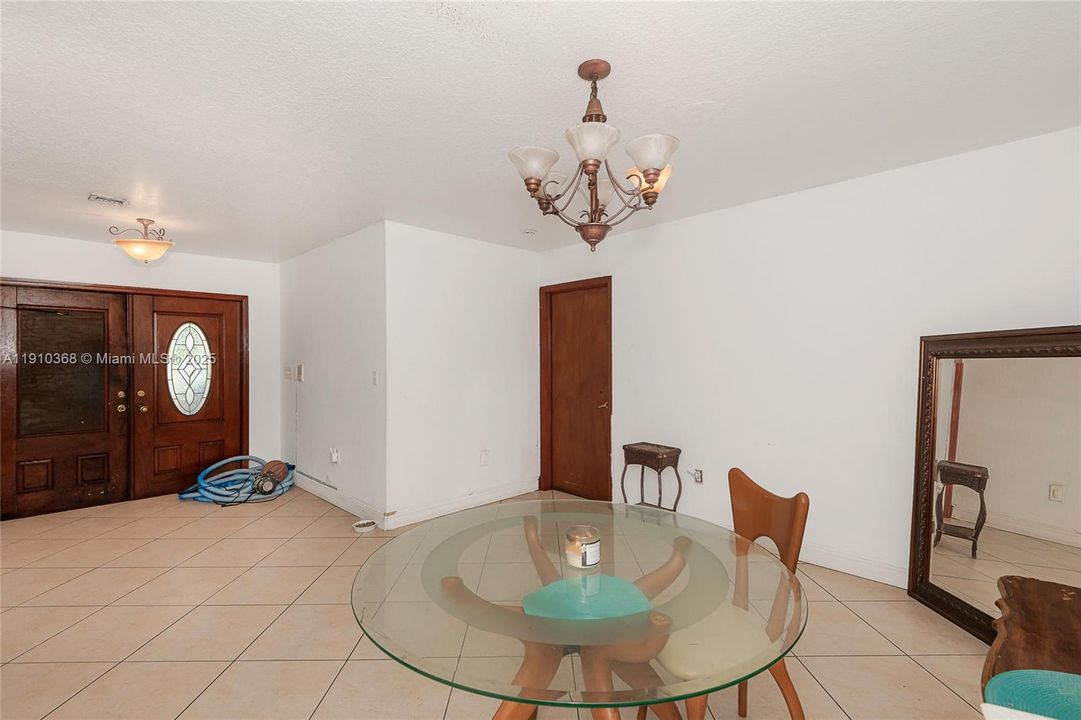 For Sale: $1,500,000 (3 beds, 2 baths, 5203 Square Feet)