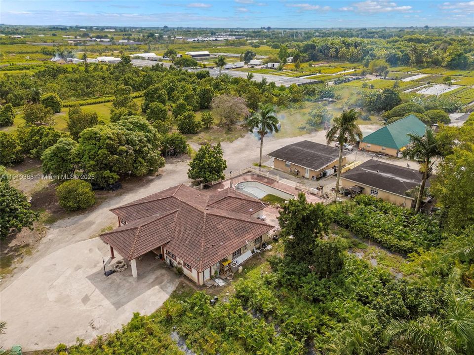 For Sale: $1,500,000 (3 beds, 2 baths, 5203 Square Feet)