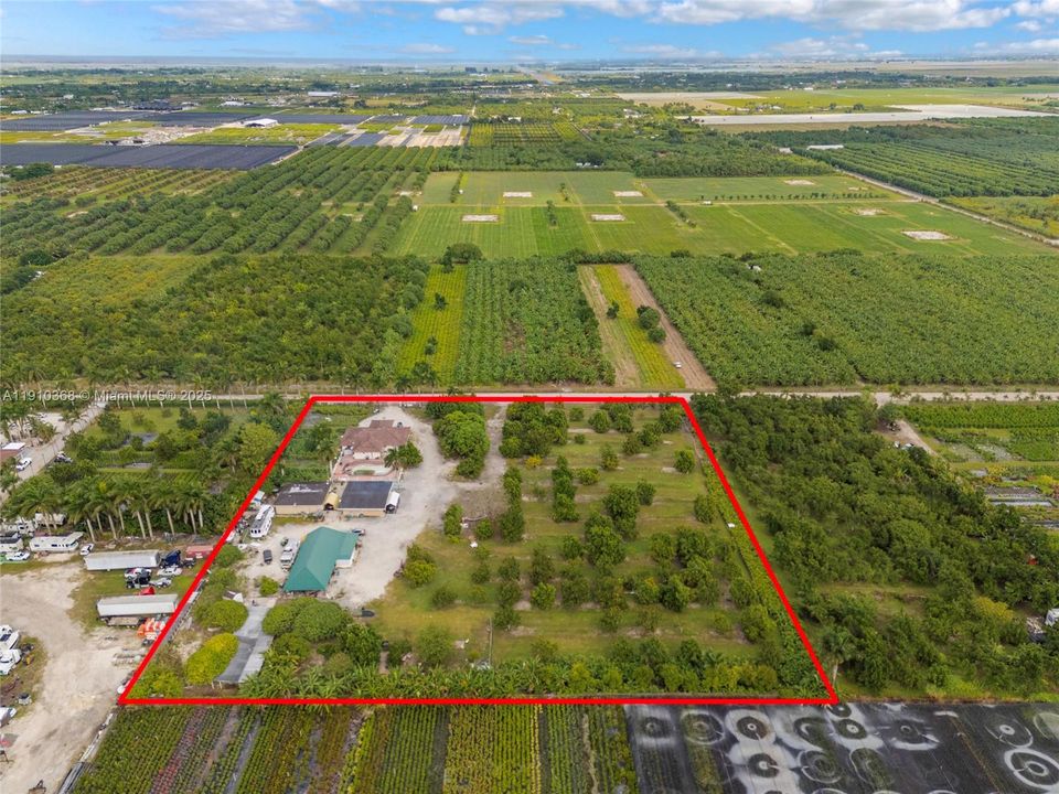 For Sale: $1,500,000 (3 beds, 2 baths, 5203 Square Feet)