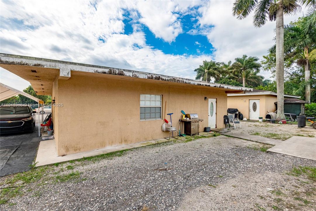 For Sale: $1,500,000 (3 beds, 2 baths, 5203 Square Feet)
