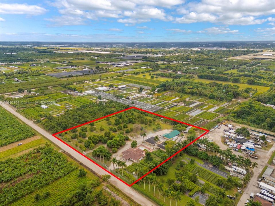 For Sale: $1,500,000 (3 beds, 2 baths, 5203 Square Feet)