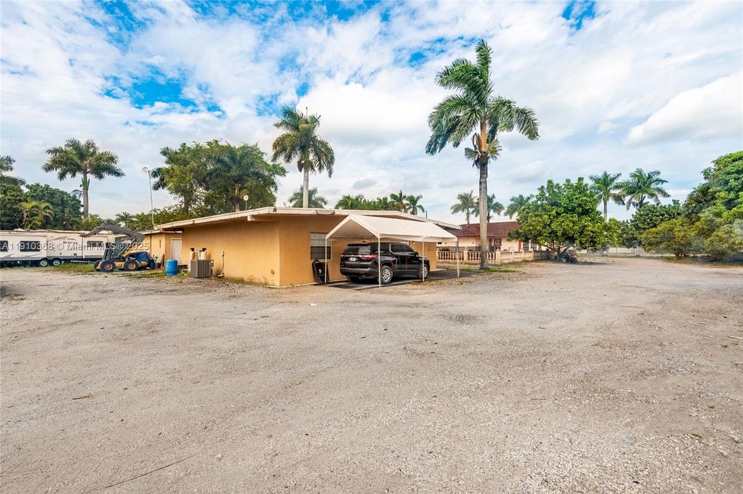 For Sale: $1,500,000 (3 beds, 2 baths, 5203 Square Feet)