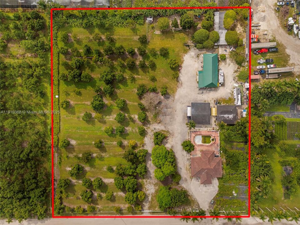 For Sale: $1,500,000 (3 beds, 2 baths, 5203 Square Feet)