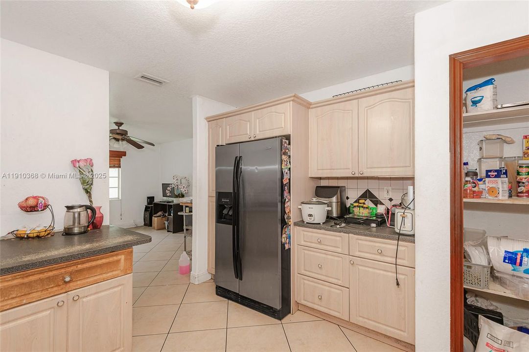 For Sale: $1,500,000 (3 beds, 2 baths, 5203 Square Feet)