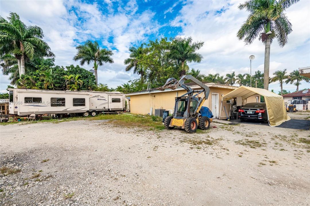 For Sale: $1,500,000 (3 beds, 2 baths, 5203 Square Feet)