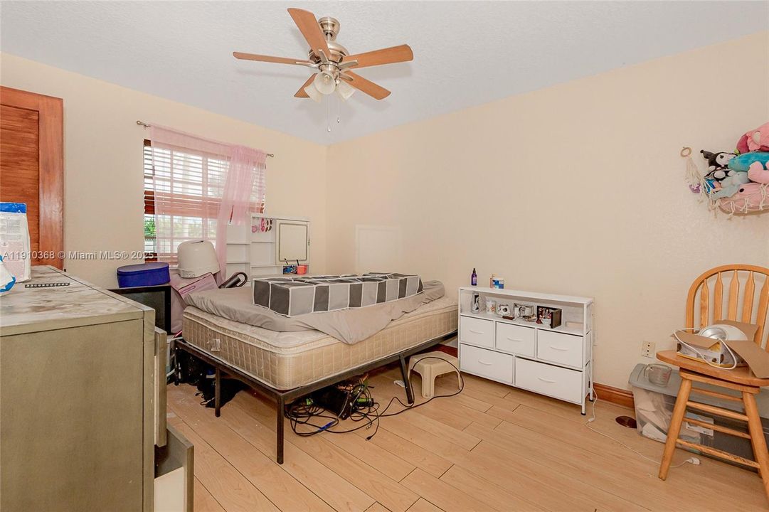 For Sale: $1,500,000 (3 beds, 2 baths, 5203 Square Feet)