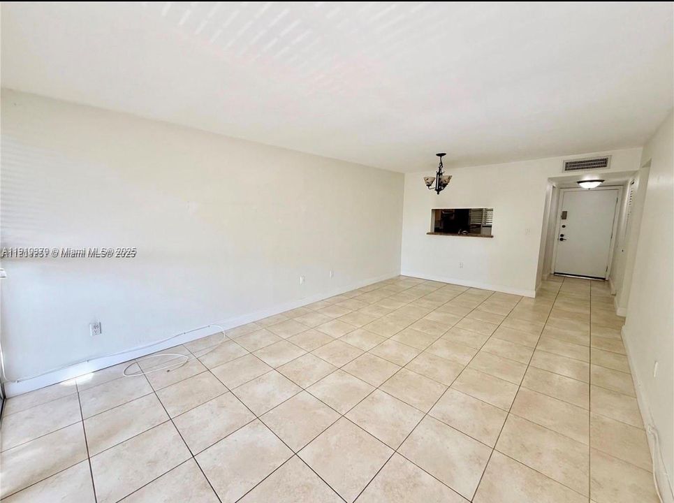 待售: $249,999 (2 贝兹, 2 浴室, 936 平方英尺)