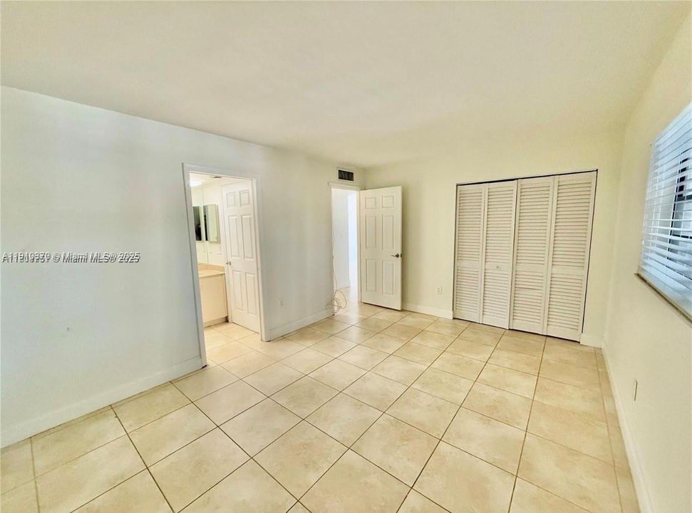 待售: $249,999 (2 贝兹, 2 浴室, 936 平方英尺)