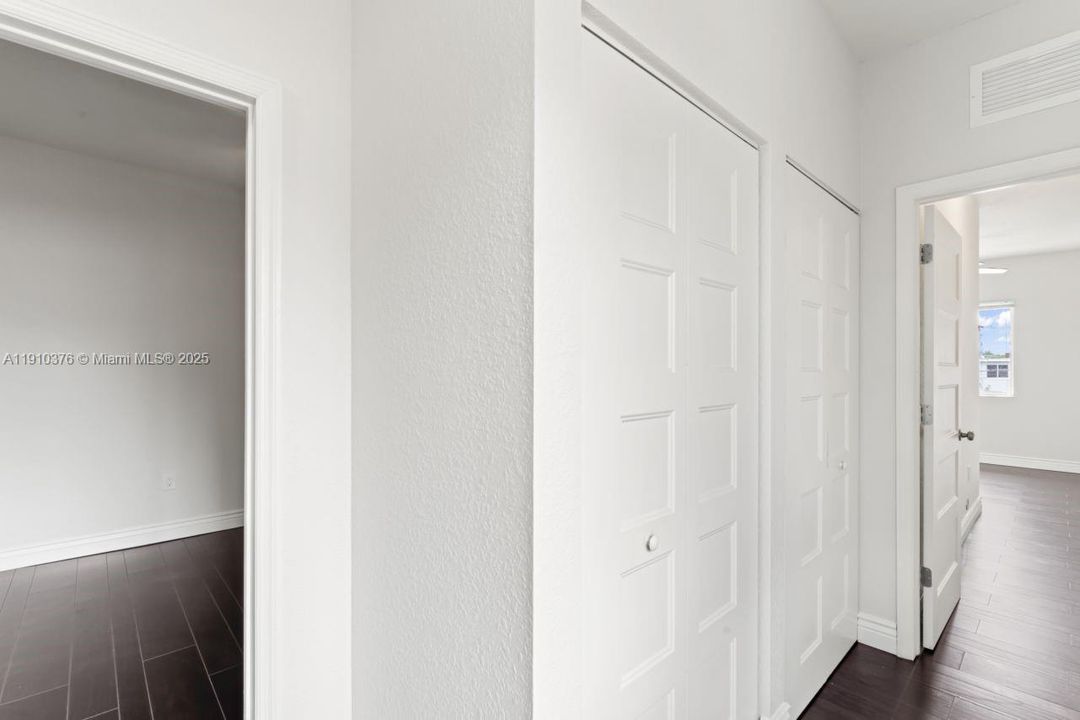 合同活跃: $3,500 (3 贝兹, 2 浴室, 1639 平方英尺)