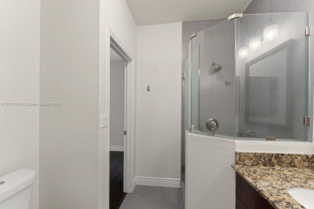 合同活跃: $3,500 (3 贝兹, 2 浴室, 1639 平方英尺)