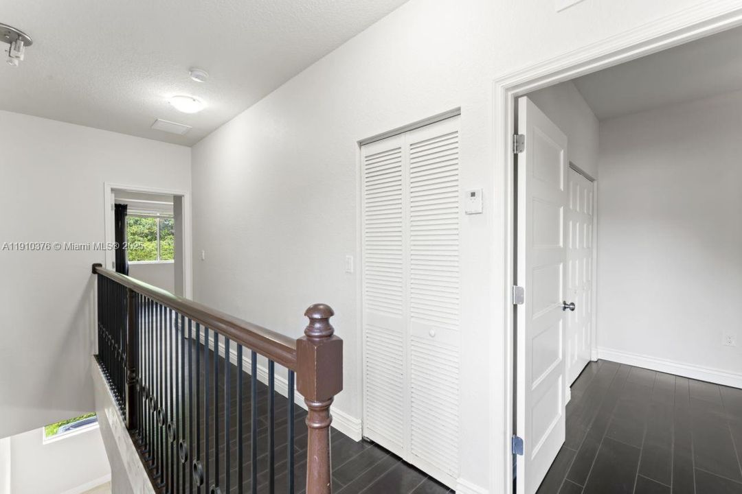 合同活跃: $3,500 (3 贝兹, 2 浴室, 1639 平方英尺)