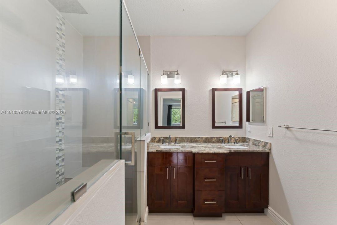 合同活跃: $3,500 (3 贝兹, 2 浴室, 1639 平方英尺)