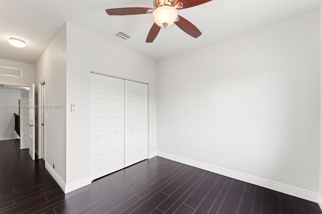 合同活跃: $3,500 (3 贝兹, 2 浴室, 1639 平方英尺)